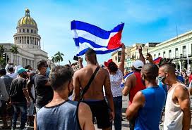 Desde hace décadas, Cuba ha estado bajo el yugo de un régimen totalitario que ha sumido a la isla en la pobreza, la represión y la falta de libertades fundamentales.